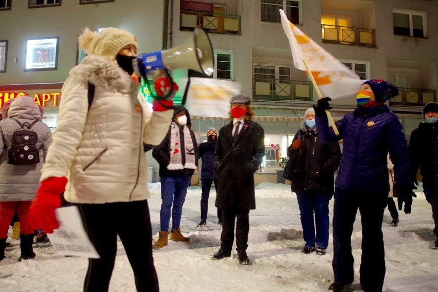 Pikieta w obronie wolnych mediów w Opolu. Interweniowała...