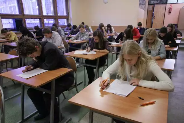 MATURA 2014 JĘZYK POLSKI - ODPOWIEDZI i ARKUSZEW poniedziałek 5 maja rozpoczęły się matury 2014. Na początek uczniowie napisali egzamin z języka polskiego. Zobacz tegoroczne odpowiedzi z polskiego na poziomie podstawowym i rozszerzonym