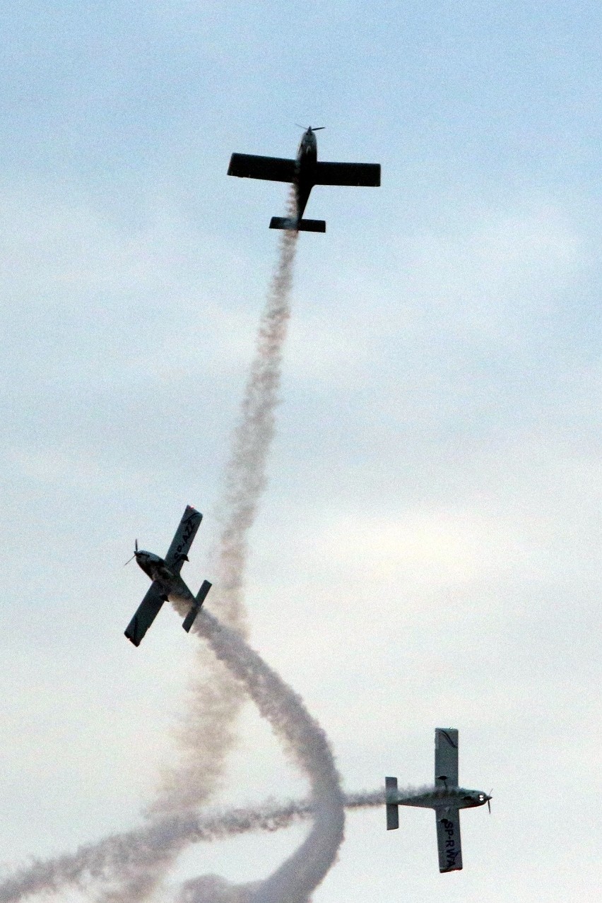 Air Festival Świdnik. Taniec Biało - Czerwonych Iskier na niebie [ZDJĘCIA, WIDEO]