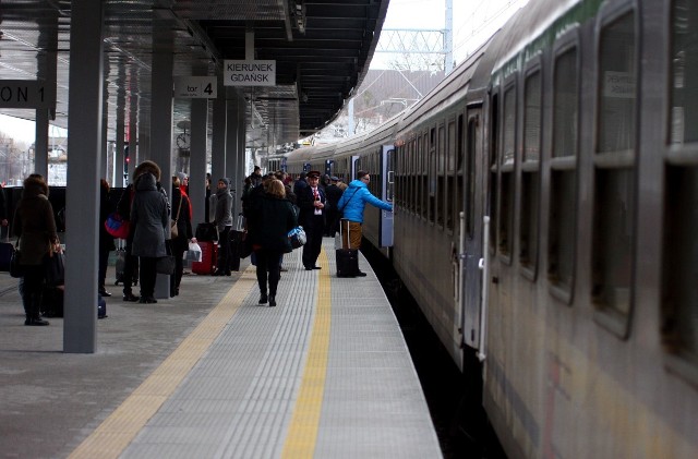 Realizacja programu Kolej+ ułatwi dostęp do kolei pasażerskiej.