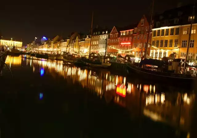 Magiczna Kopenhaga nocą.