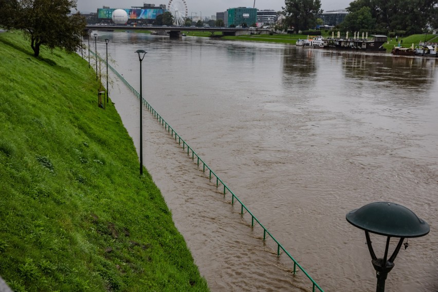 Tak wyglądały bulwary wiślane w środę (1 września) rano