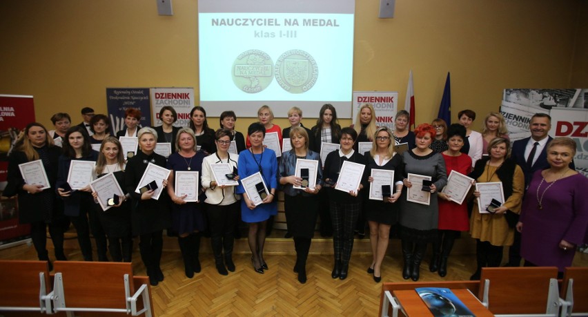 Oto laureaci tytułu „Nauczyciel na medal”. Wręczyliśmy nagrody zwycięzcom plebiscytu DZ [ZDJĘCIA]