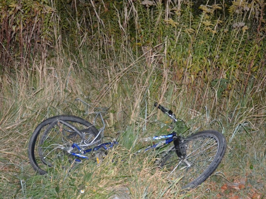 50-letni rowerzysta zginął potrącony przez toyotę pod Alwernią na DW 780. Kierowca uciekł. Szuka go policja