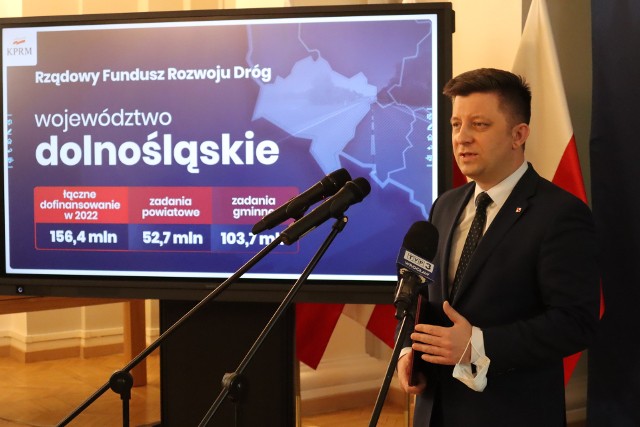 O rządowych środkach przeznaczonych na rozwój dolnośląskich dróg mówili: minister Michał Dworczyk i Wojewoda Dolnośląski Jarosław Obremski.