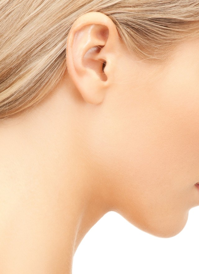 Odstające uszy mogą być przyczyną wielu kompleksów. Ortoplastyka w Centrum Medycznym Plus-Med pomoże zwalczyć ten kłopot raz na zawsze.