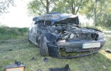Bmw dachowało. 19-letni kierowca wypadł z auta, zginął na miejscu (zdjęcia)