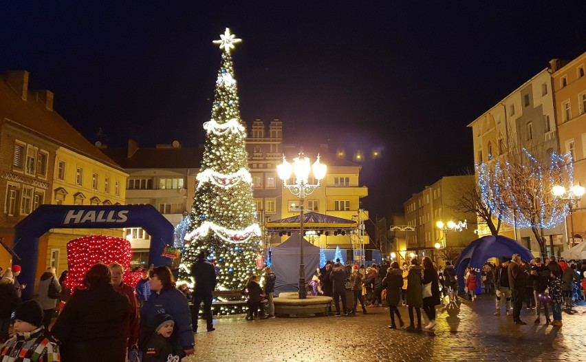 Świąteczna Iluminacja 2019 - 40 tysięcy światełek zabłysło w Brzegu