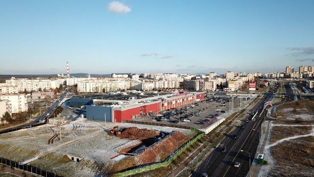 Ruszył drugi etap budowy Pasażu Świętokrzyskiego w Kielcach na osiedlu Ślichowice. Tak wygląda plac budowy okiem drona.  