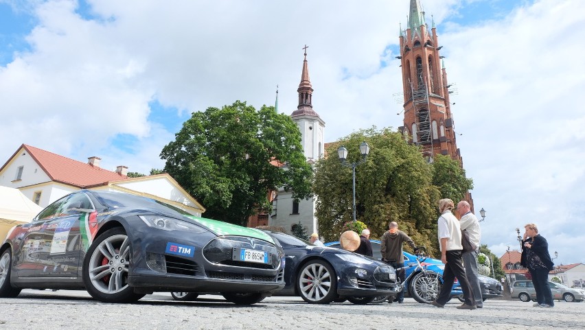 Rajd dookoła świata. Elektryczne auta na Rynku Kościuszki (zdjęcia, wideo)