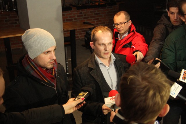 Poniedziałkowa konferencja prasowa w klubie Bohomas Lab. Od lewej – Maksymilian Materna i Arkadiusz Stawicki. 