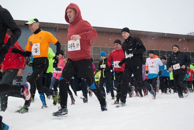 W ramach Wielkiej Orkiestry Świątecznej Pomocy zorganizowano bieg "Biegam z sercem". Wszyscy biegacze włączyli się w zbiórkę pieniędzy na WOŚP. Trasa biegu wynosiła 5 km. Organizatorami byli: Firma DomTel-Sport, Biegam Bo Lubię i samorząd miasta Słupsk. Zobaczcie zdjęcia.
