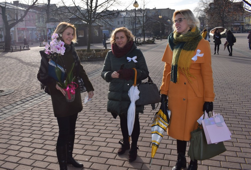 Uczennice tarnobrzeskiego „Rolnika” pamiętają o prawach wyborczych, jakie otrzymały kobiety