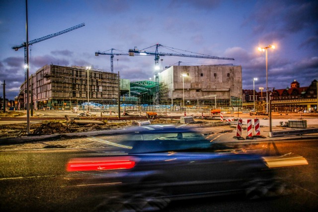 Żurawie na placu budowy Forum Gdańsk