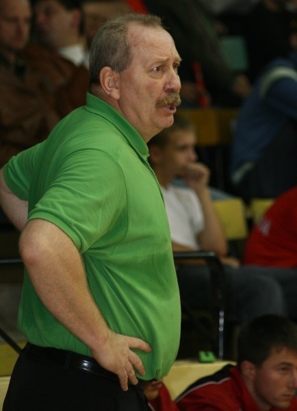 Bogusław Wołoszyn zadebiutuje jako trener MOSiR-u wyjazdowym meczem z Sudetami.