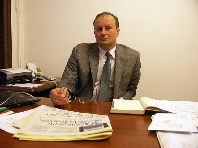 Maciej Dobrzyński skutecznie broni się przed prawnym wygaśnięciem jego mandatu radnego powiatu grójeckiego.