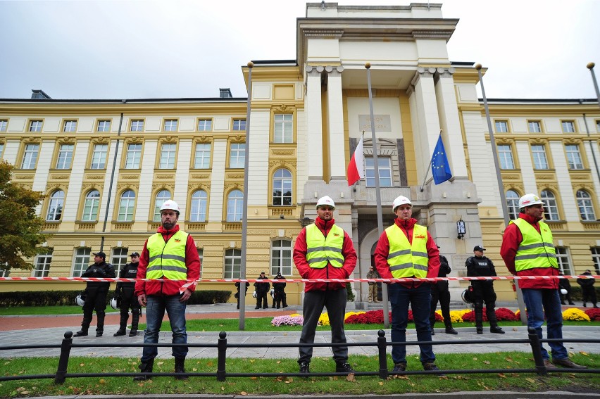 Protest górników w Warszawie. Demonstracja związkowców z...