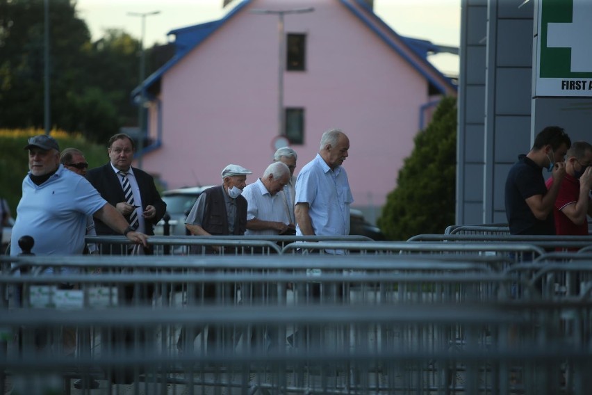 Zobacz kolejne zdjęcia. Przesuwaj zdjęcia w prawo - naciśnij...