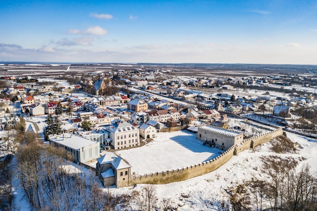 Zamek, synagoga, ratusz, kościół świętego Władysława i wiele innych miejsc Szydłowa można zobaczyć na niesamowitych zdjęciach autorstwa Sławomira Rakowskiego. Trzeba przyznać, że zimą to małe miasteczko robi jeszcze większe wrażenie.Więcej zdjęć na kolejnych slajdach>>>