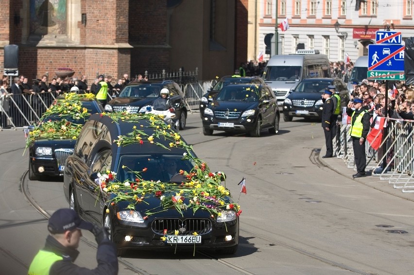 Pogrzeb pary prezydenckiej. Wielka żałoba w Krakowie