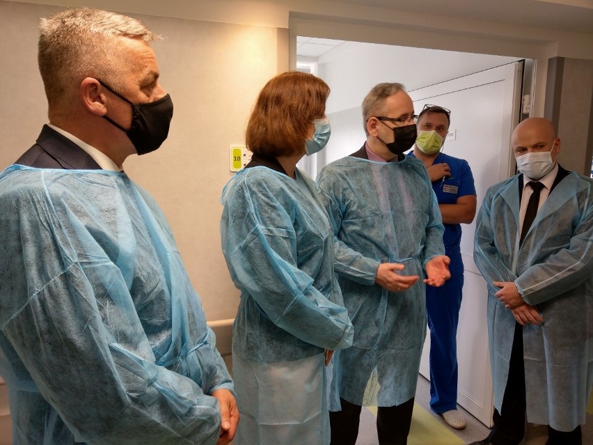 Adam Niedzielski, minister zdrowia, odwiedził Szpital Miejski w Rzeszowie. Był na odnowionym oddziale ortopedii
