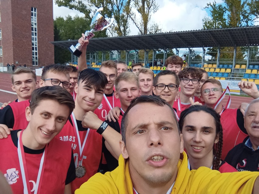 Zespół Szkół Mechanicznych z Kielc na drugim miejscu w Polsce! Uczniowie zadedykowali medal swojemu koledze Mikołajowi