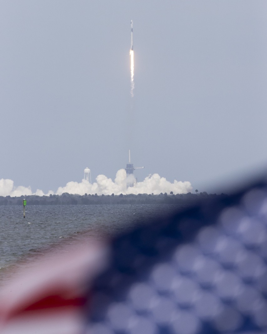 Rakieta Falcon 9 doleciała do Międzynarodowej Stacji Kosmicznej. To historyczny moment. Astronauci weszli na pokład Stacji