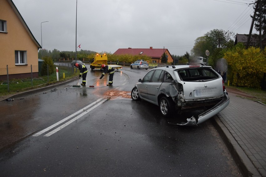 Na drodze krajowej nr 20 w Wołczy Małej samochód osobowy