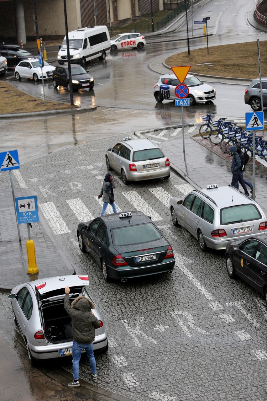 Kraków. „Pocałuj i jedź” w nowych miejscach. Sprawdź lokalizacje