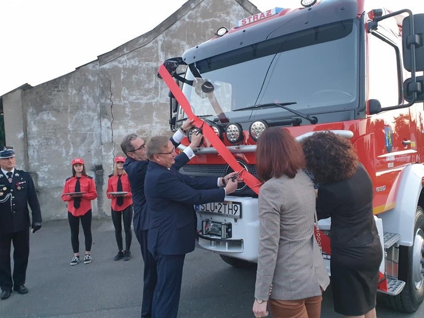 Nowy wóz bojowy trafił do strażaków z Łagiewnik Wielkich w...