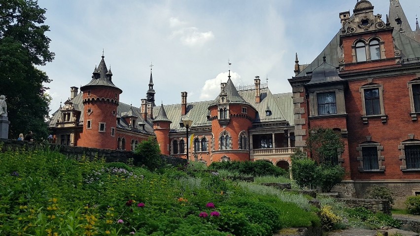 Pałac, piękny park i fontanna przyciągają do Pławniowic co...