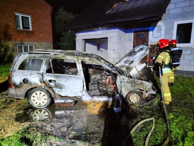 Opoczyńscy strażacy mają za sobą pracowity tydzień. Wyjeżdżali do poważnego pożaru domu w Mroczkowie, a także do kilku wypadków.