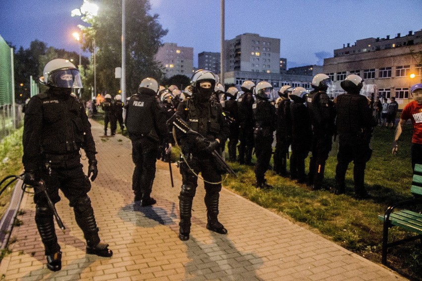 Awantura z policją na meczu TMRF Widzew Łódź. Mecz z Brazylijczykami przerwany [ZDJĘCIA, FILM]