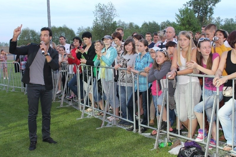 Koncert poprowadził Conrado Moreno, Hiszpan mieszkający w...