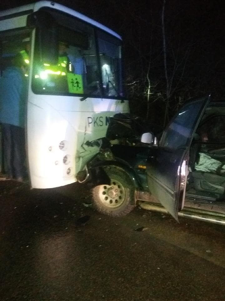 Czarna Białostocka. Groźny wypadek. Autobus zderzył się z daewoo. W środku były dzieci