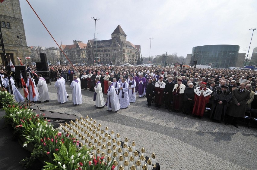 Poznań: Akademicki hołd dla zmarłych. Zdjęcia i film