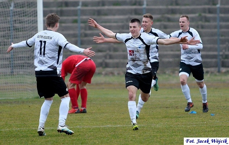 III liga: Gwardia Koszalin - Bałtyk Koszalin 1:2 [ZDJĘCIA]