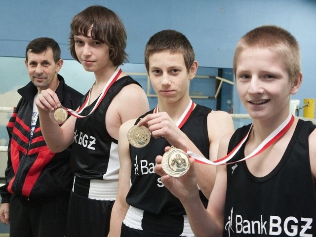 Stoją od lewej: Jerzy Walczuk, Dawid Bas, Jakub Walczuk i Natan Konszewicz.