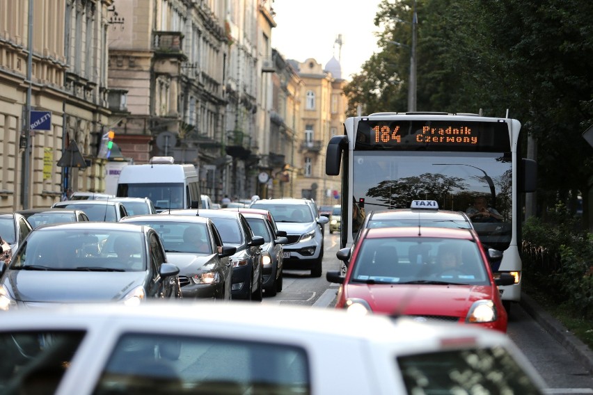 Kraków. Autobusy linii 184 nie wrócą na ulicę Dietla. Mieszkańcy protestują