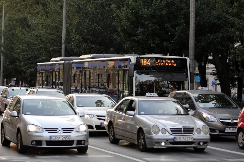 Kraków. Autobusy linii 184 nie wrócą na ulicę Dietla. Mieszkańcy protestują