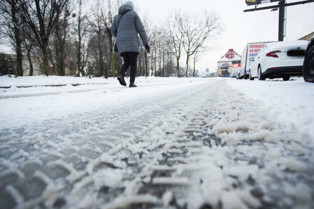 Tak wyglądają ulice i chodniki w Słupsku, a będzie jeszcze więcej śniegu