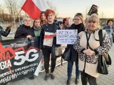 Nie chcą technologii 5G i masztu Playa pod oknami swoich domów w Dąbrowie Górniczej. Boją się o swoje zdrowie. Protest nadal trwa 