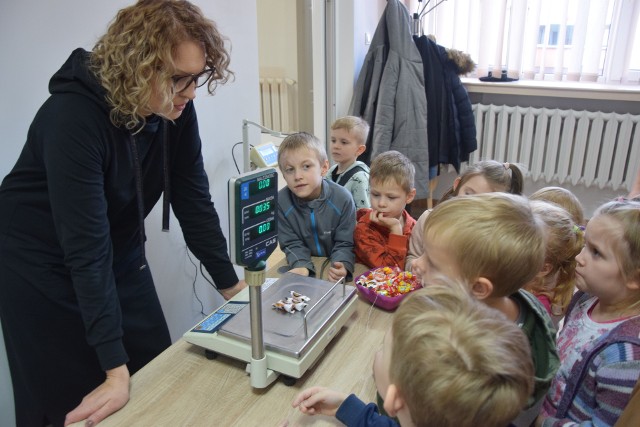 Przedszkolaki odwiedziły Urząd Miar w Suwałkach
