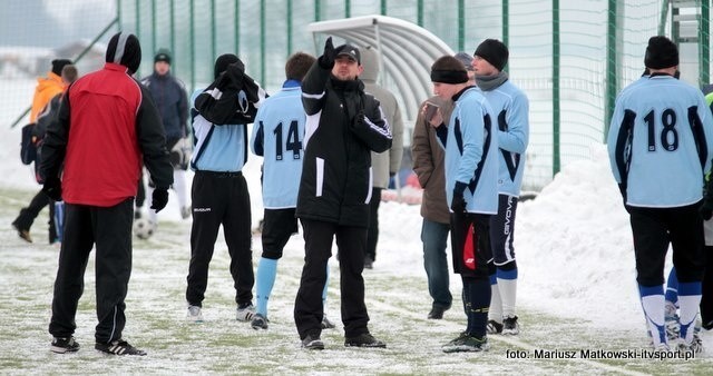 Zespół ze Zdzieszowic podczas sparingów grał na śniegu. Liga to jednak co innego. Z powodu ataku zimy jego mecz z Calisią został przełożony.