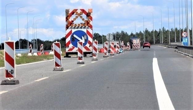 Postanowiliśmy sprawdzić na stronie Generalnej Dyrekcji Dróg Krajowych i Autostrad, jakie utrudnienia na drogach w Lubuskiem są zaplanowane na grudzień. Przejdź do galerii i zobacz, gdzie trzeba szczególnie uważać >>>