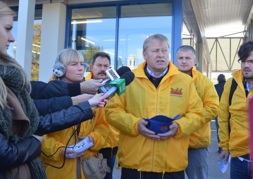 Protest w Lidlu przy Piłsudskiego. Za zakupy płacono groszówkami [ZDJĘCIA]