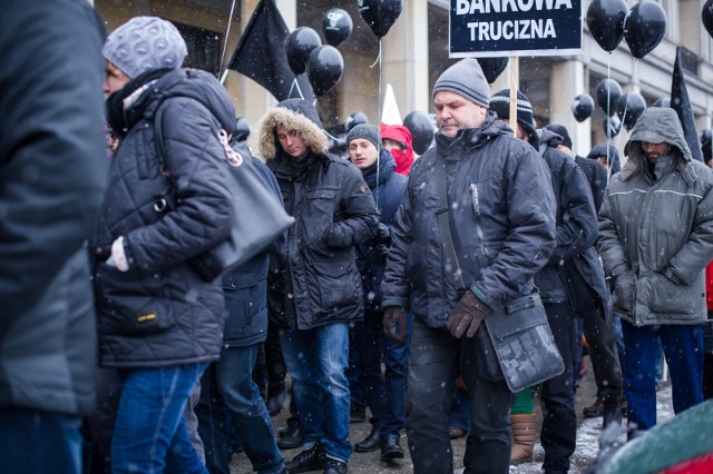 Niezależnie od końcowego wyniku sporu z bankiem, już początek tej drogi może przynieść zadłużonym realną korzyść i ulgę w budżecie domowym.