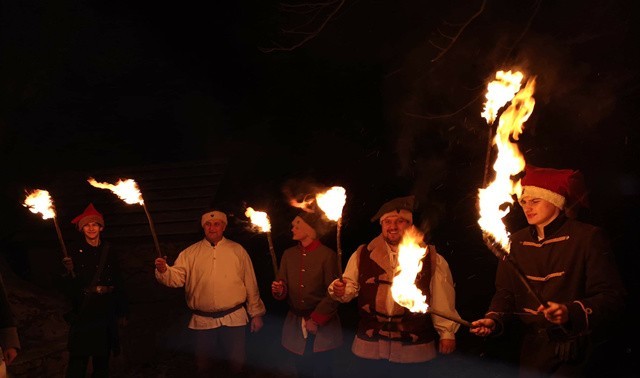 Tradycyjne spotkanie wigilijne małogoskiego klubu historycznego z ciekawym akcentem [DUŻO ZDJĘĆ]