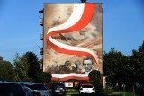 Historyczny mural przy ul. Szajnochy w Jaśle już gotowy. 16 tys. zł na jego wykonanie dało MON. Zobaczcie, jak się prezentuje