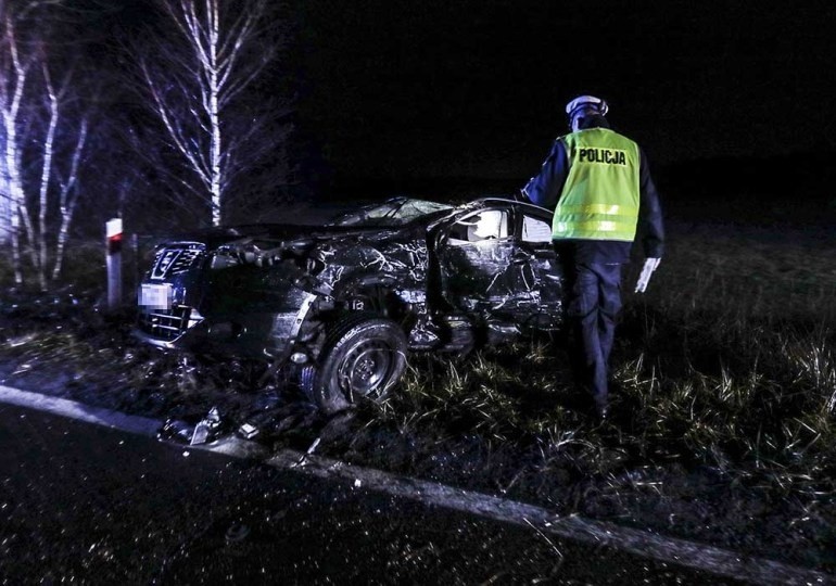 Land rover uderzył w nissana między Zieloną Górą, a